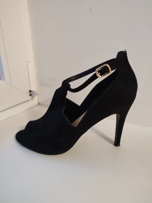 Продам туфлі h&m на каблуках з відкритим носком