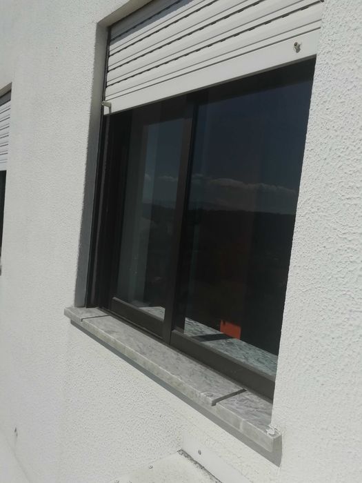 Janelas de Alumínio Castanho + Estores64284986744578124