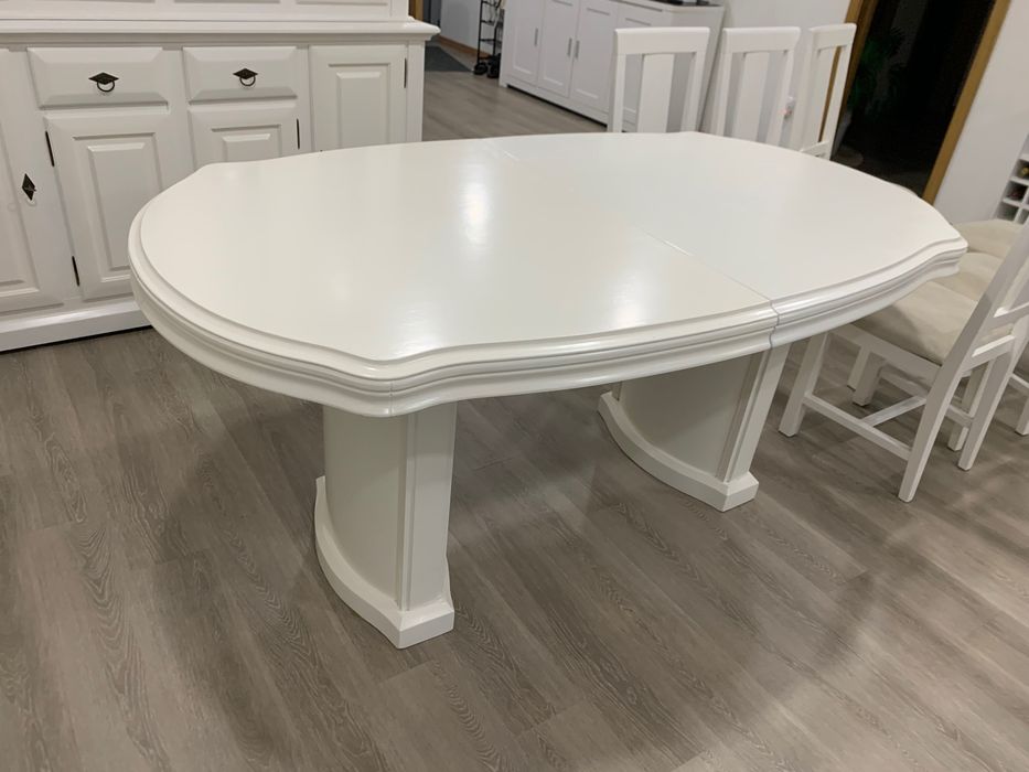 Mesa de jantar em madeira