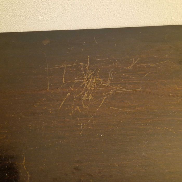 Cristaleira / vitrine clássica em madeira com portas envidraçadas