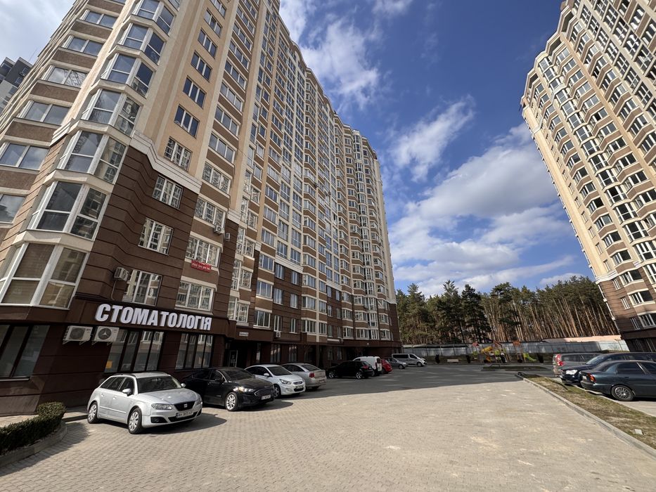 Простора 1к 42.6 м2 , поруч набережна