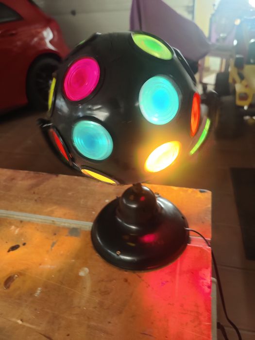 Bola de luzes rotativa