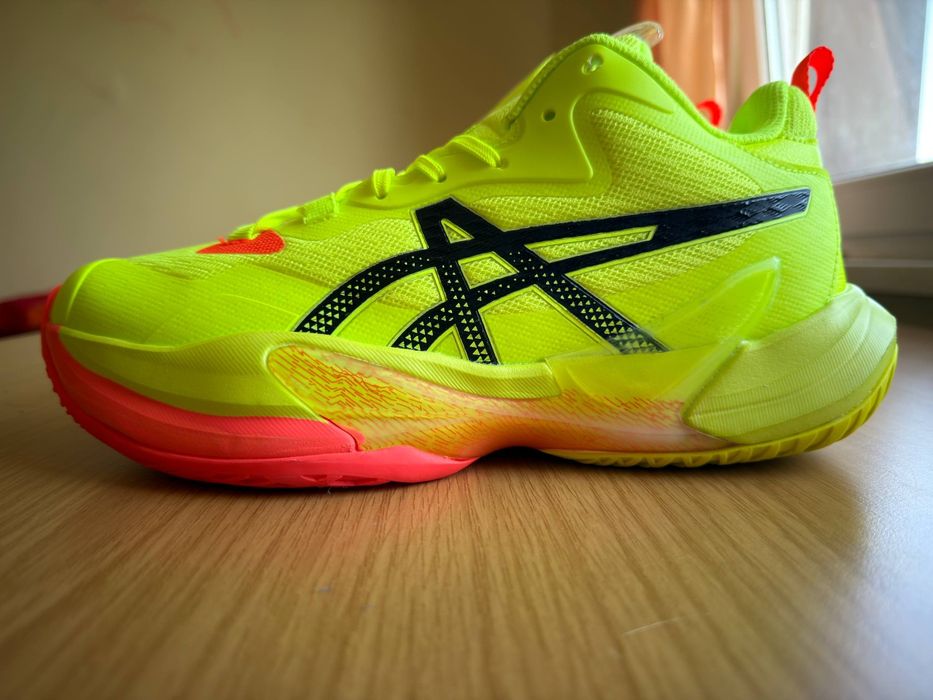 Волейбольні кросівки ASICS. 42 розмір.