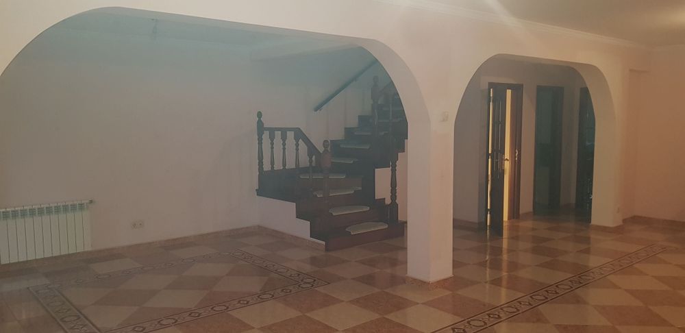 Aluga-se Moradia em banda