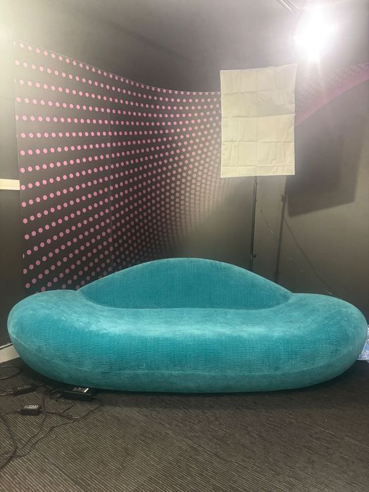 Sofá moderno tipo concha
