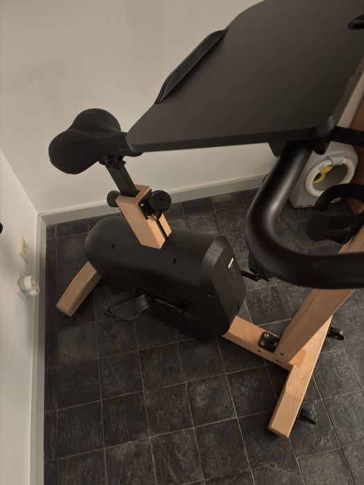 Bicicleta em madeira de faia.