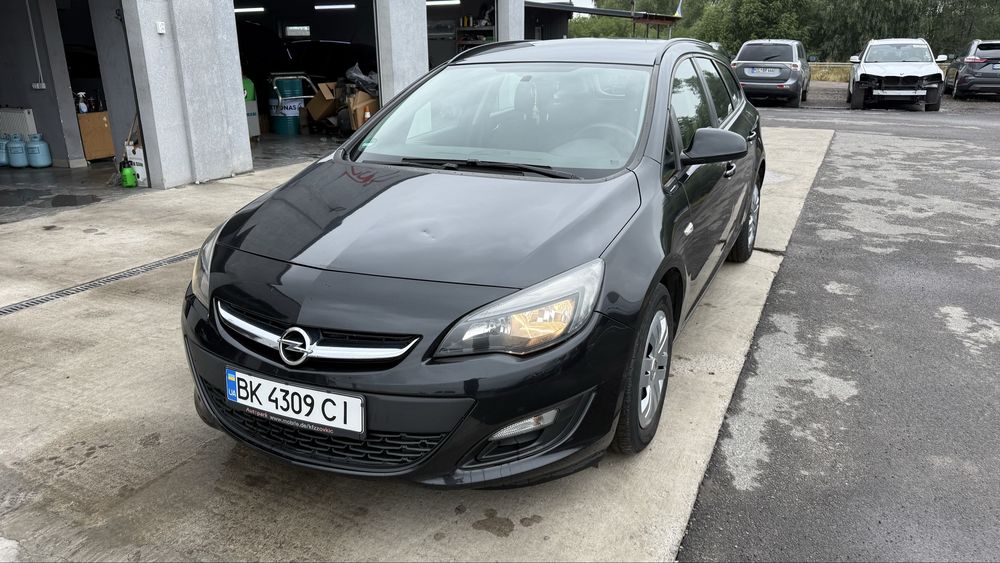 Opel Аstra Sport Tuarer 2013