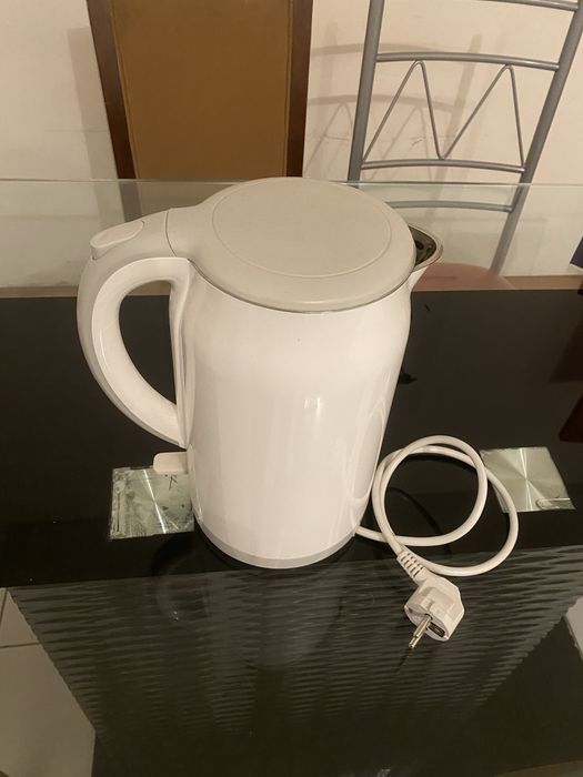 Chaleira elétrica 1,5 L parede dupla, inox