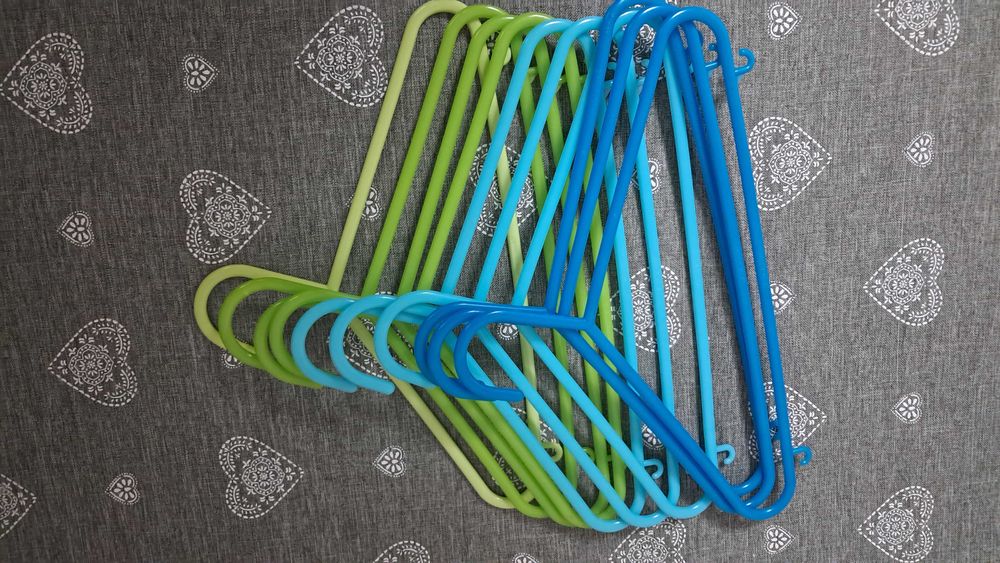 Zestaw 10 sztuk plastikowych nowych wieszaków