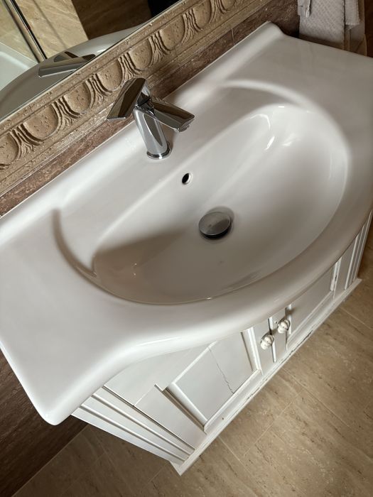 Szafka łazienkowa ze zlewem + słupek