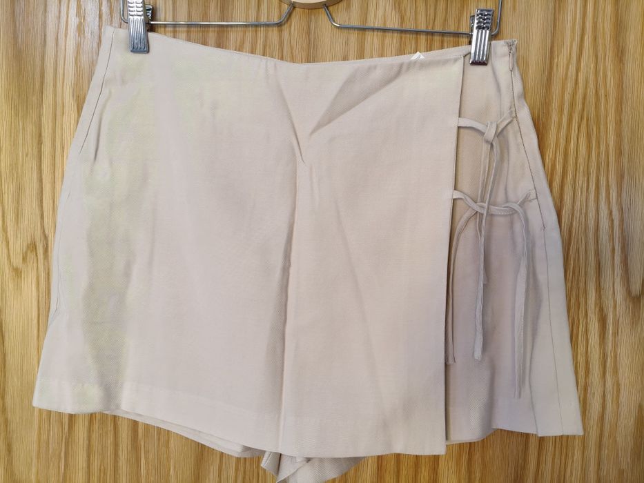 Calção saia Stradivarius