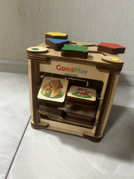 Бізікуб для малюків