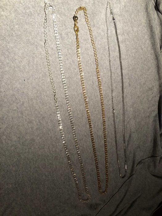 cintos  prateados e dourado  109 cm comprimento /102 cm o mais fininho