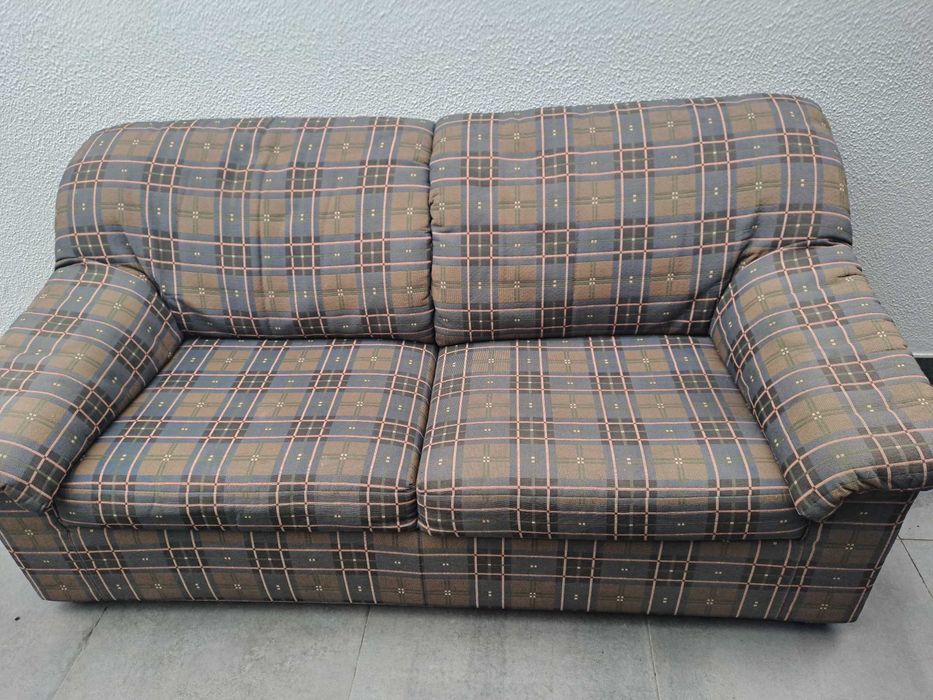 Sofá de 2 lugares em bom estado