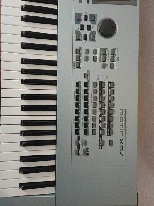 Yamaha Motif XS7 + Case de Madeira + Pedal FC4A — Workstation Profissional