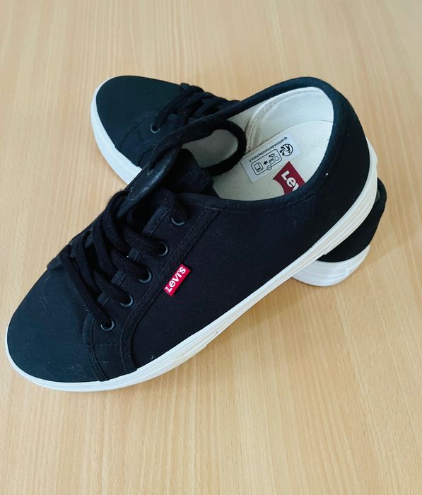 Levis nowe czarne trampki na platformie r. 40
