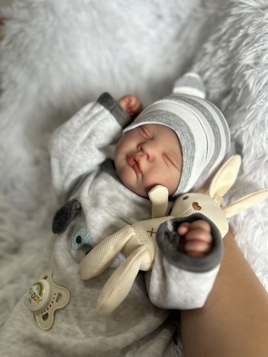 Bebé reborn novo feito à mão por encomenda