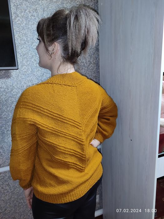 В'язаний светрик ,ручна робота