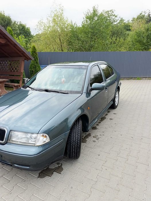 Продам автомобіль Шкода Тур