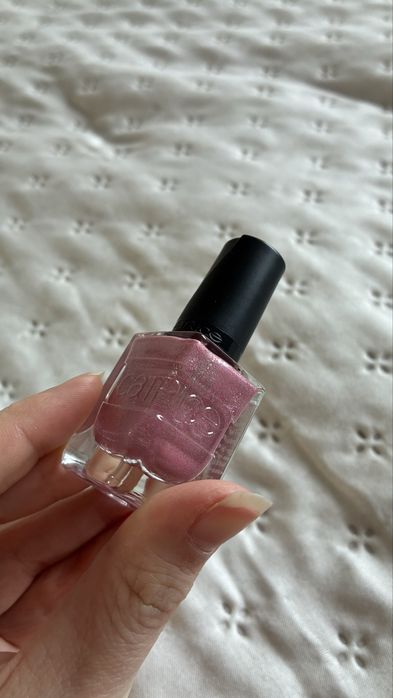 Catrice lakier do paznokci C01 winter blossom