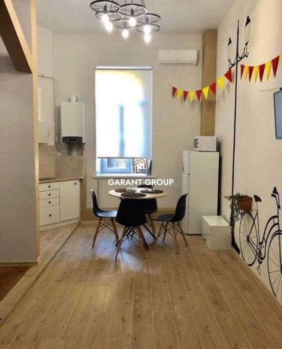 Простора квартира в історичному центрі Одеси / 150 м² / 5 кімнат / Будинок зі своєю історією