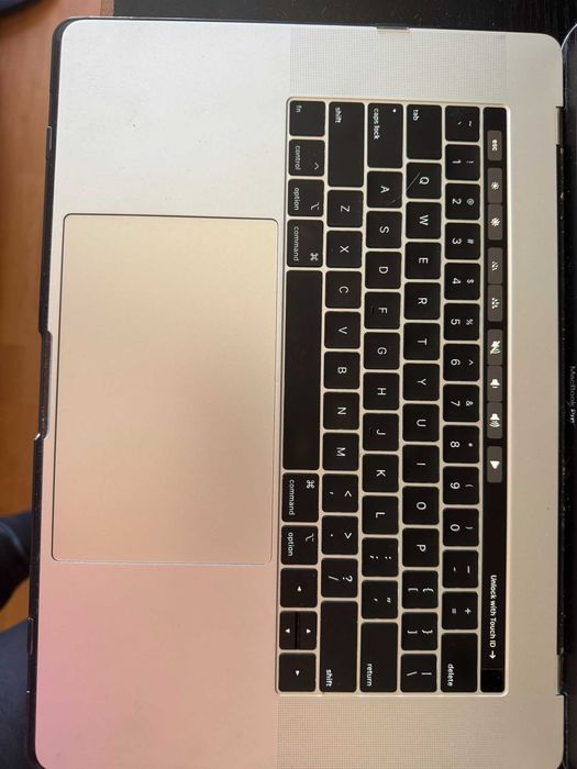 MacBook Pro 15" 2018 | i7 6-Core | 32GB RAM | 512GB SSD | Radeon 4GB