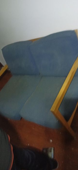 Armários, sofá e cadeira