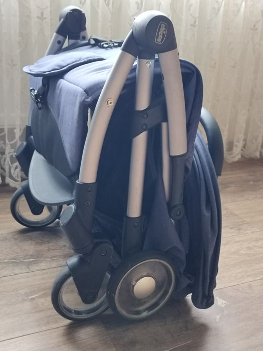 Продам каляску прогулочну чіко 0+