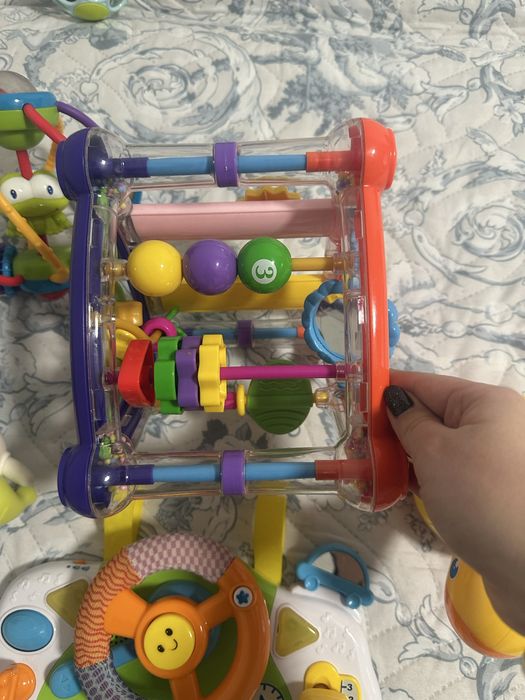 Лот іграшок бізікуб трикутник , слоненя , жираф, кермо на візочок