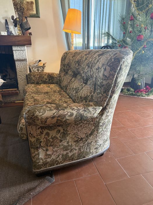 Conjunto sofa-cama e 2 poltronas de tecido