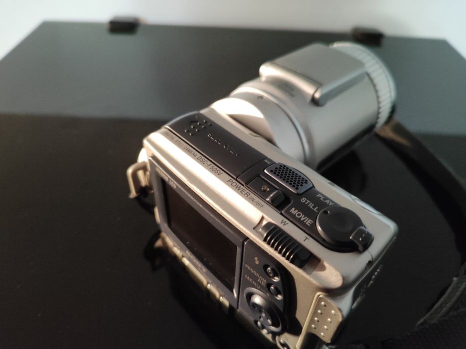 Sony Cyber-shot DSC-F505v | Lente Carl Zeiss | Ícone Retro