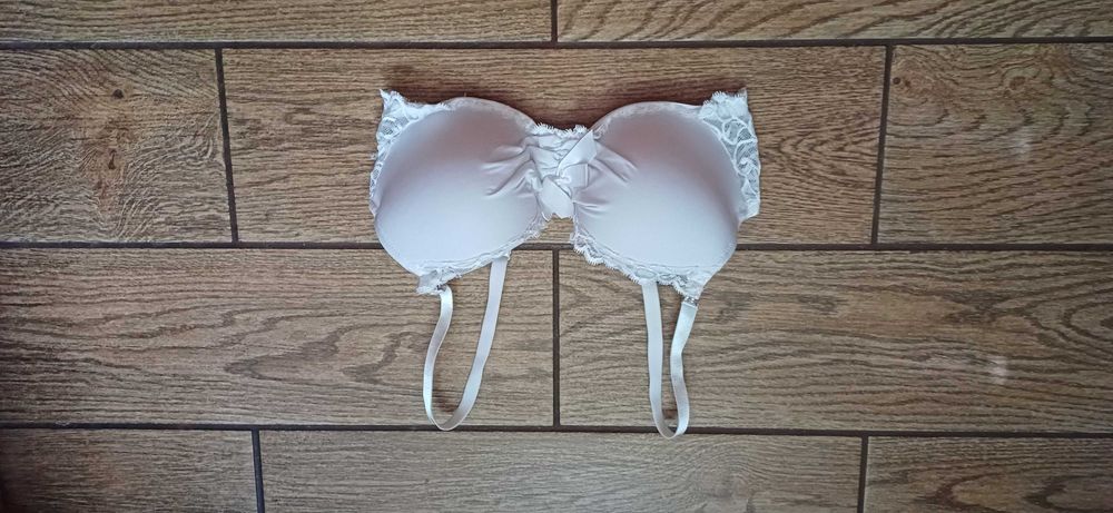 Biały biustonosz BodyFlirt r. 80 B
