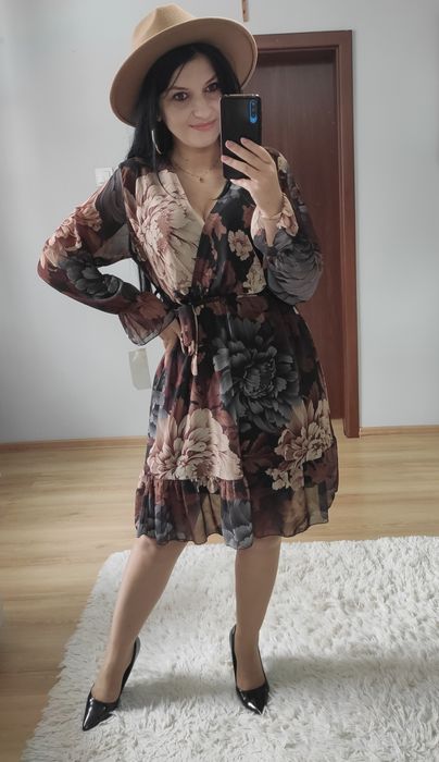 Sukienka krótka wzory jesienne