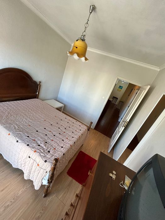 Suite e Quarto Casal em T3 300€ - com piscina junto à  paria
