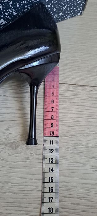Eleganckie szpilki  lakierki eco skora.Nowe