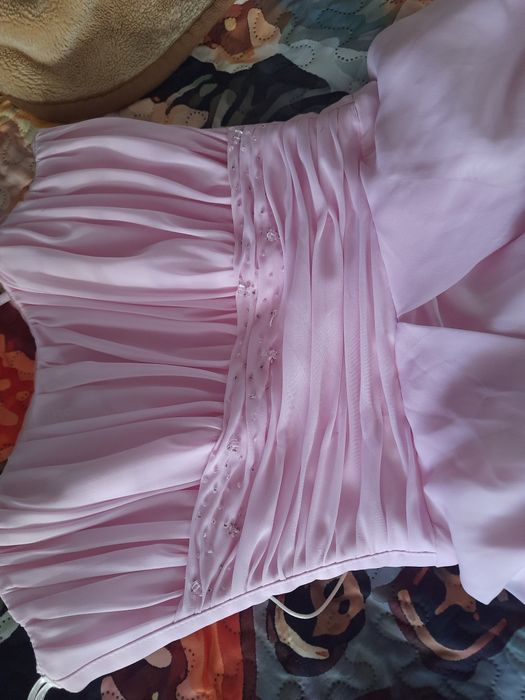 Вишукана вечірня сукня