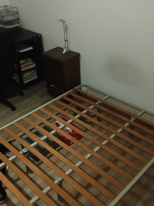 Estrado de casal/cama (140x185 cm) + Colchão (Oferta)
