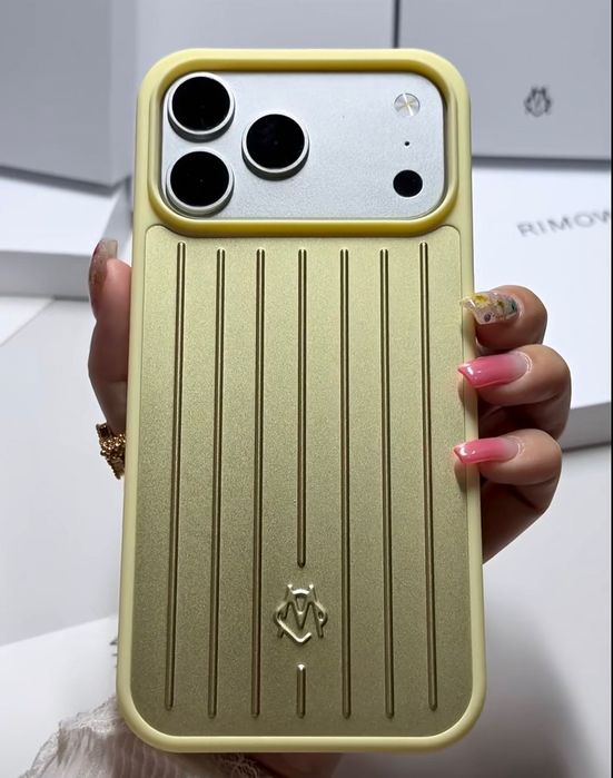 Чохол Rimowa на iPhone 17 pro max та 17 pro silver металевий