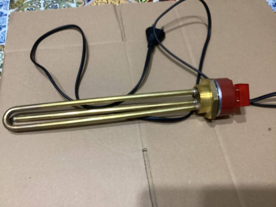 Тен Аристон Италия для летнего душа в батареи чугунной резьба 1  1/4