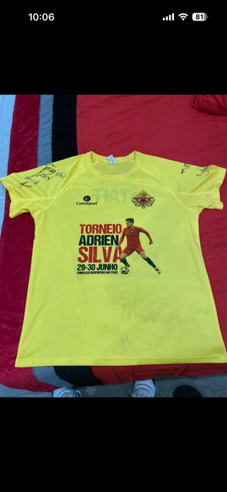 Camisola Autografada por Adrien Silva + Família (Peça Única)