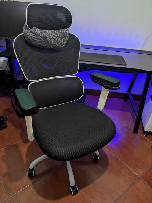 Cadeira de escritório branca – Excelente estado + Acessórios conforto