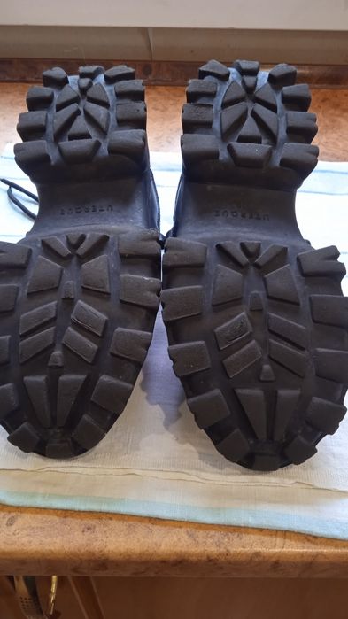 Лоферы ,шкіряні  жіночі кросівки Utergue орігінал р.39