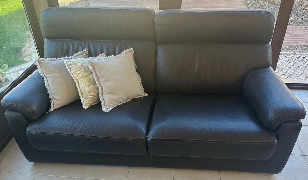 Conjunto sofá com duas poltronas
