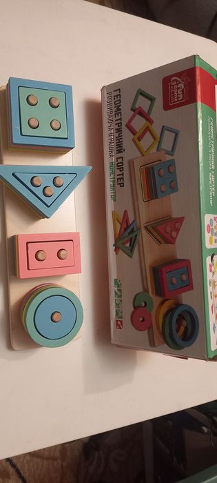 Дитячі пазли та іграшки