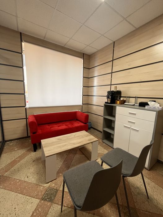 Офісні приміщення на Парковій 3а, перша лінія.