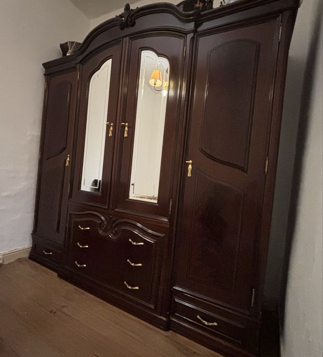 Guardavestidos em Madeira de Cerejeira