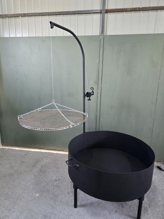 Grill z obrotowym rusztem