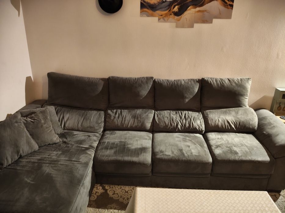 Sofa com algumas marcas de uso