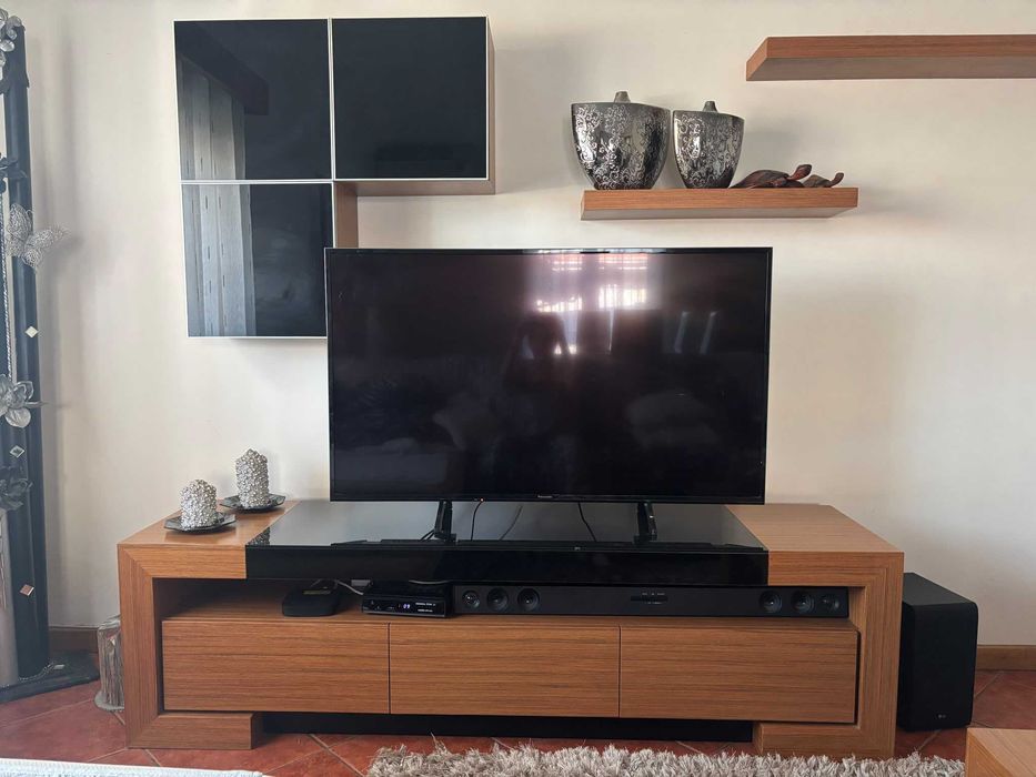 Móvel TV + módulo suspenso + prateleiras