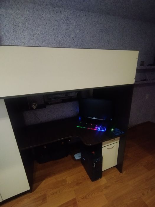 Дитяче ліжко горище